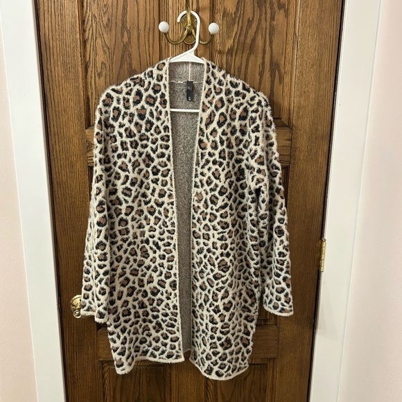 Alya Sweaters - Alya Francesca’s Leopard Cheetah Open Front Long Cardigan Sweater Medium